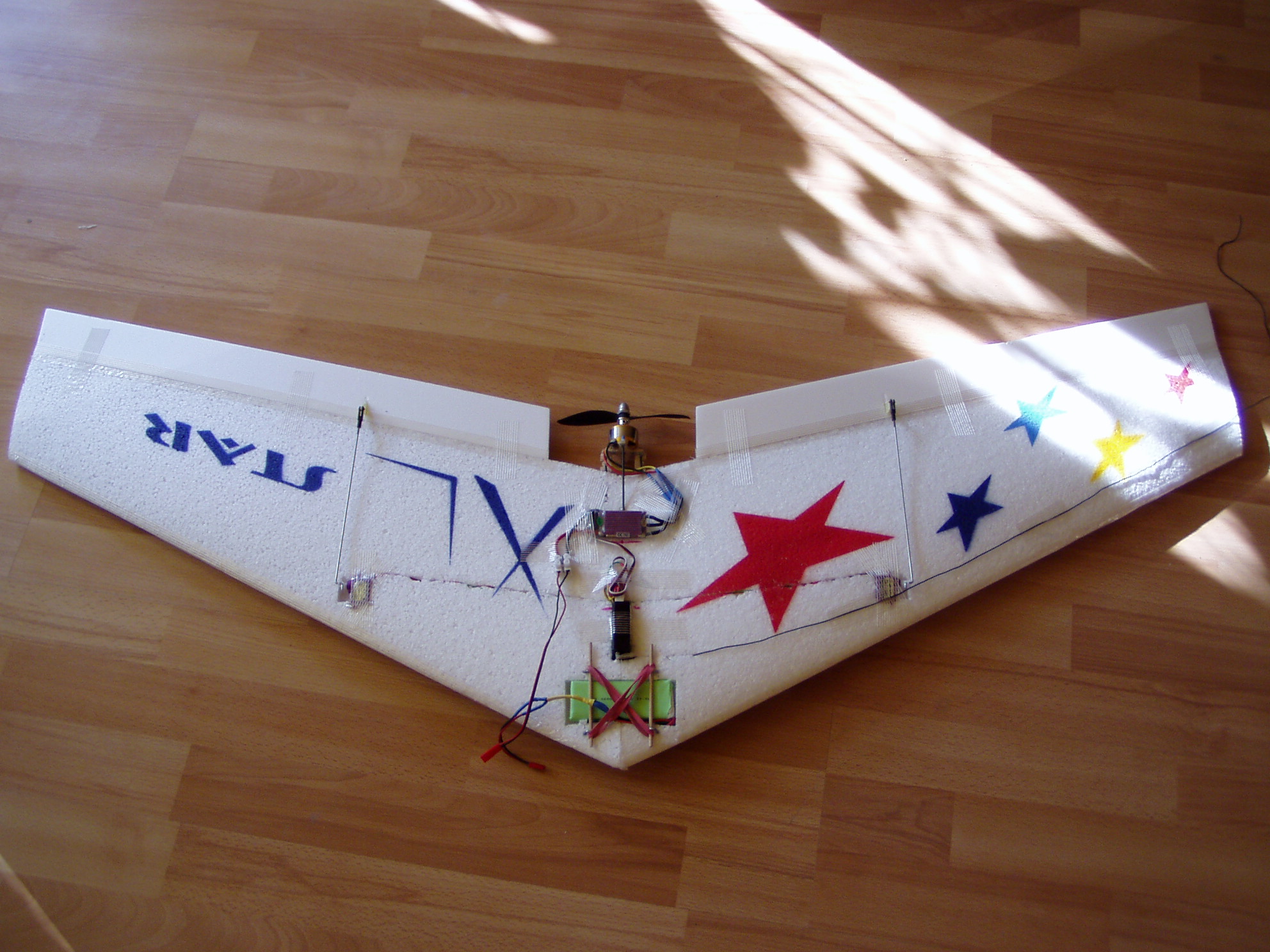 ohne winglets die montier ich nur mit klebeband ...reisst es sowieso runter ...