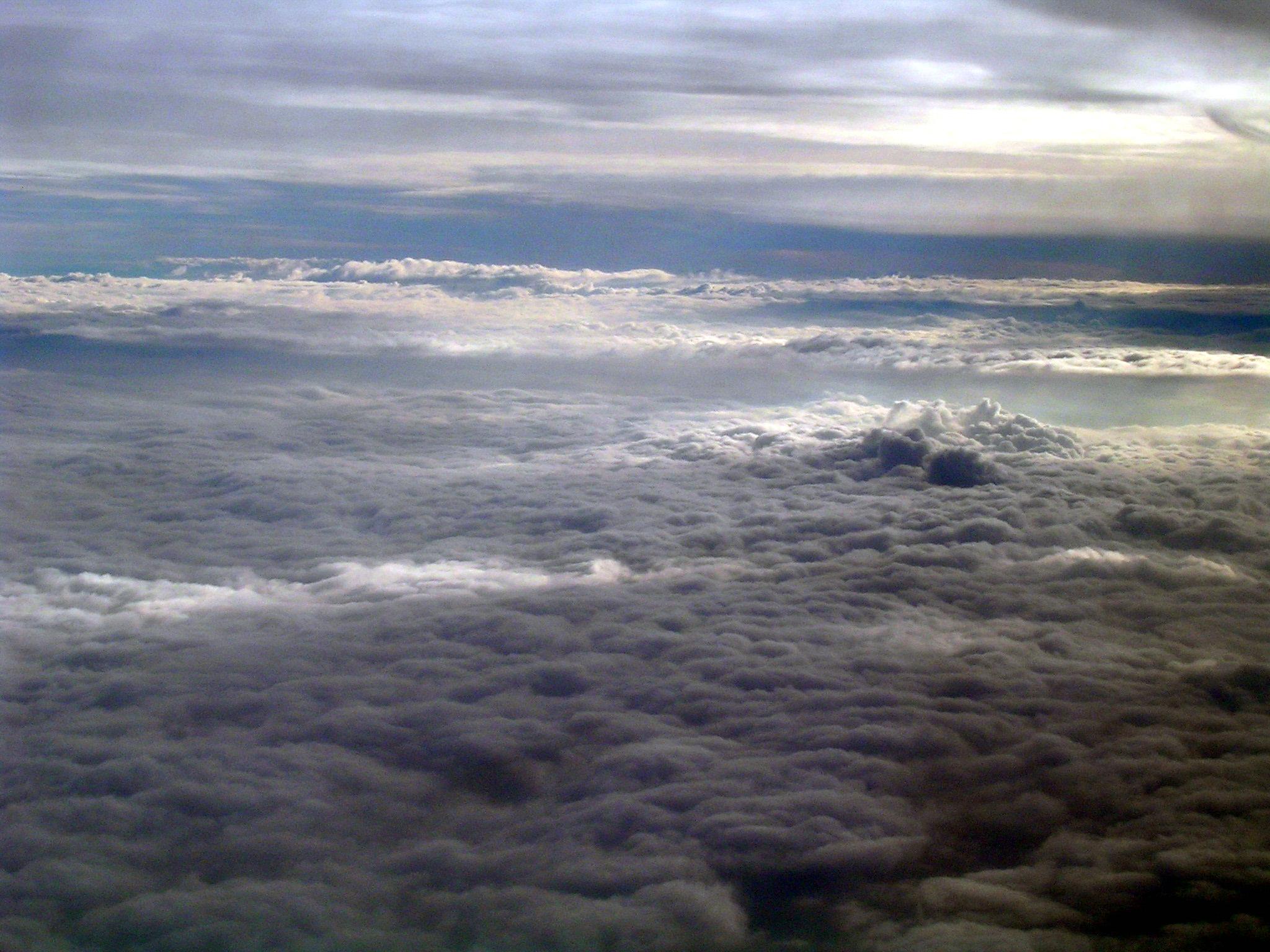 Zwischen den Wolkenschichten.jpg