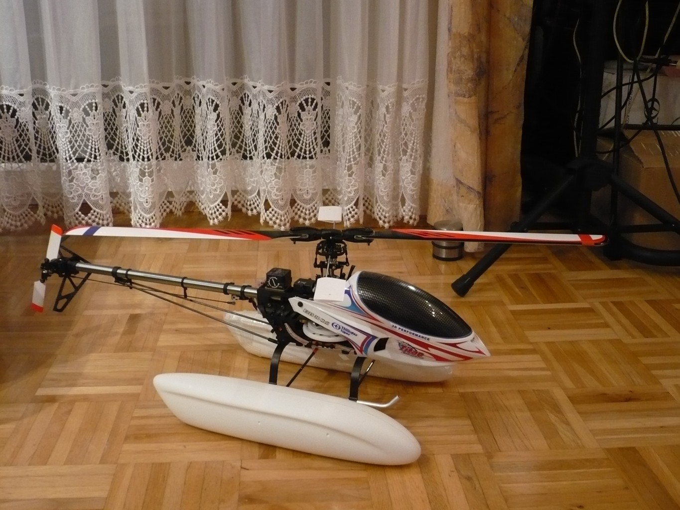 Schwimmer ,bzw optisch ansprechendes Hilfslandegestell,  das man nicht nur  den Rexianern vorbehalteb ist, sondern lt Hersteller auch für Helis bis 1 kg <br />eingesetzt werden kann<br />, auch für den MT Rappy