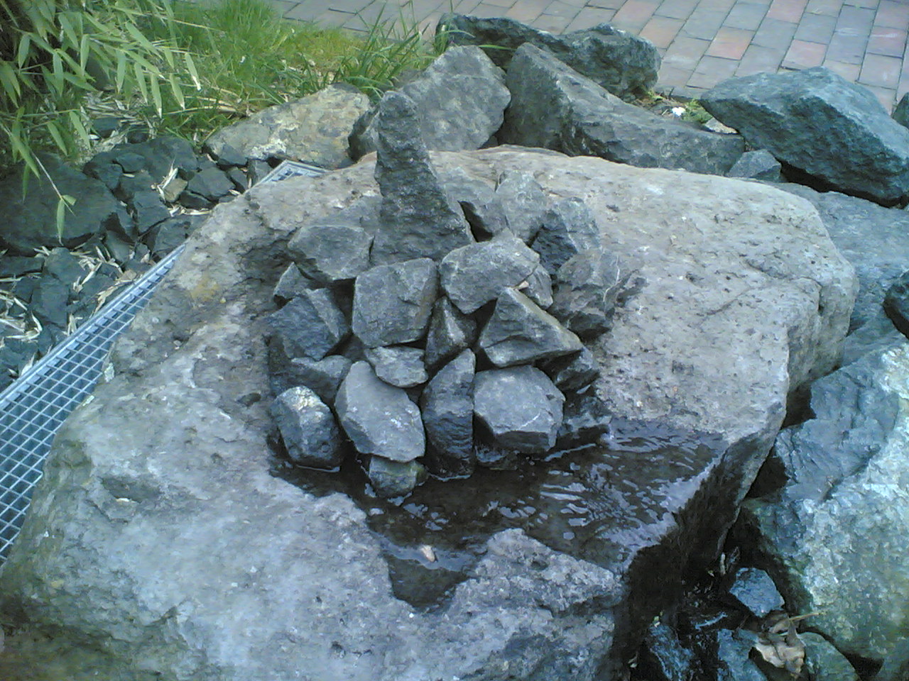 14042005.jpg