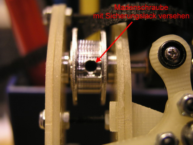 welle so positionieren, das die verflachung direkt unter dem gewinde der madenschraub liegt. madenschraube mit sicherungslack sichern.