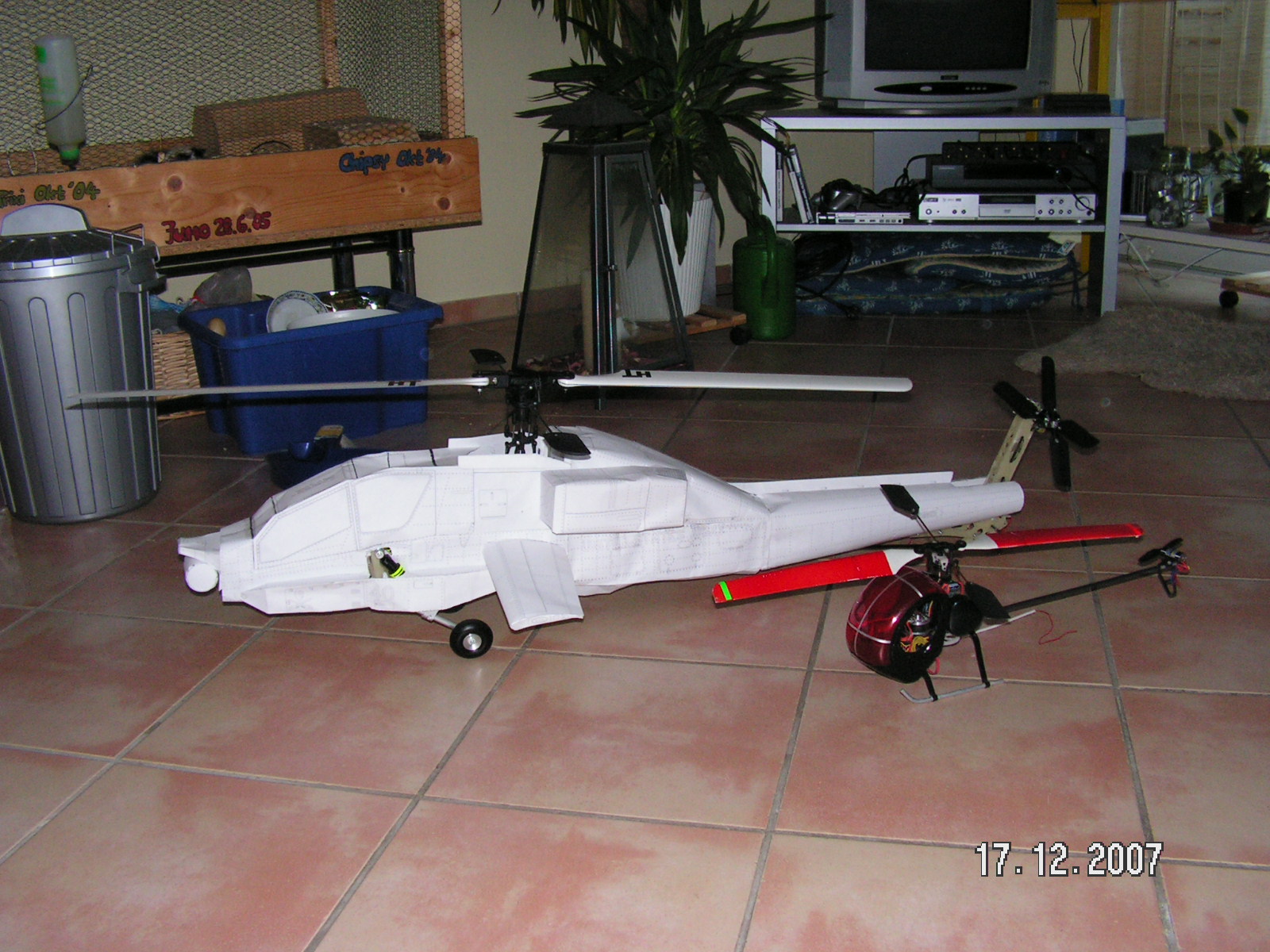 Vergleich Apache und Pic Hughes 300