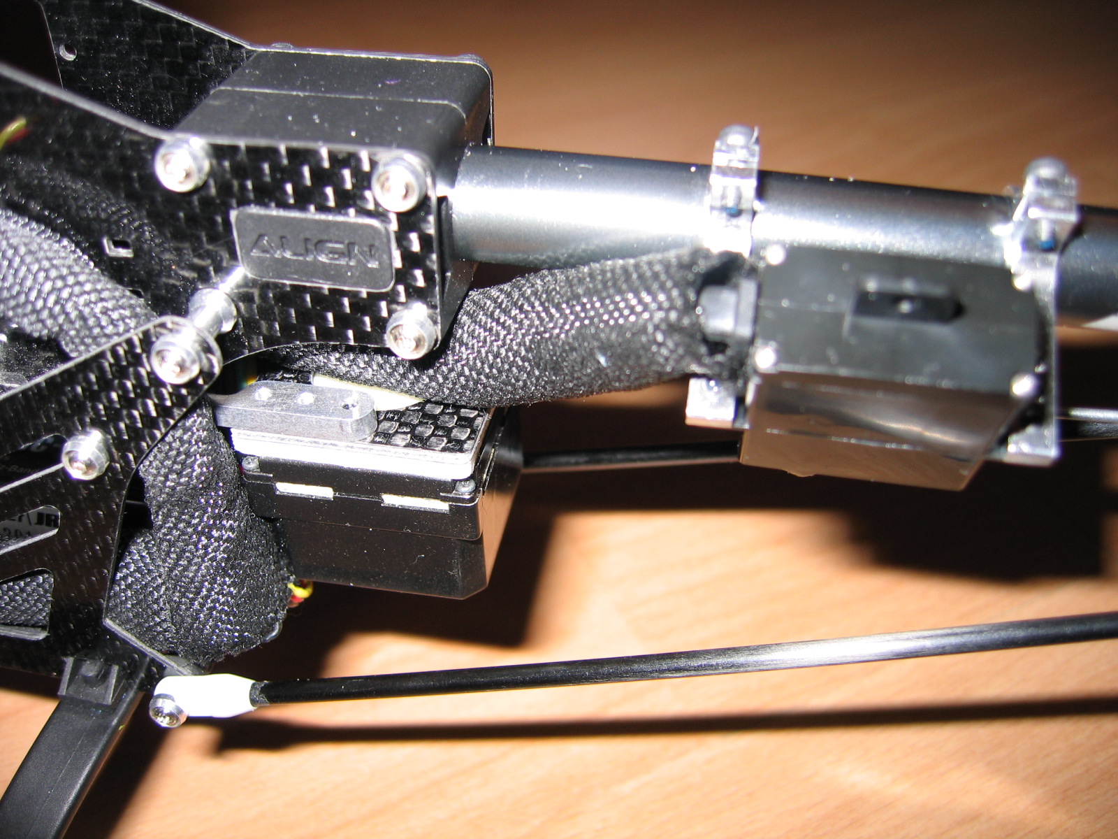 Microheli Kreiselbefestigung und Heckservohalter