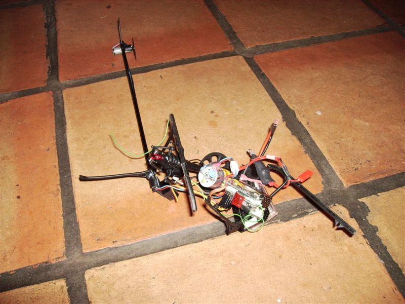 Hab mir gedacht, im Schnee wäre ein Absturz nicht schlimm - ist ja weich.<br />Darum alles riskiert. Nichts passiert. Dann hat der Heckrotor ausgesetzt...<br />Und mich eines besseren belehrt!