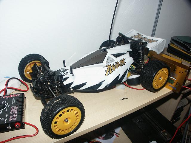 momentan sind noch monsterreifen drauf und bl+lipos verbaut