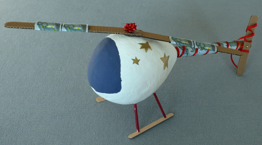 MFK (Monetär verstärkter Kunstpapmaché), Biologisch abbaubare Antenne und Landegestell.