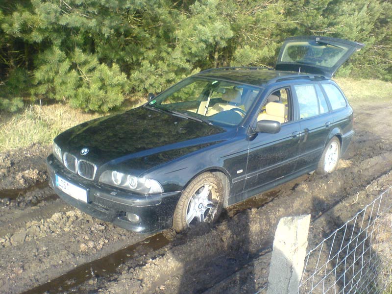 Das kommt davon wenn man keine Offroaderfahrungen hat, langsam reinfahren und stehen bleiben ;-)