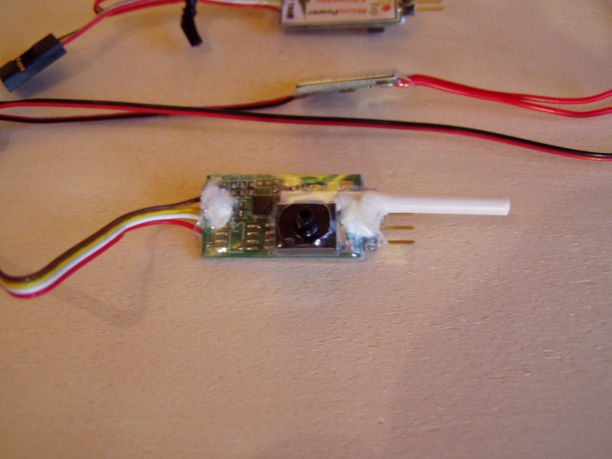 Speedsensor mit Watte und Sek. Kleber und Röhrli ....wer hats erfunden ?? ...*ggg*