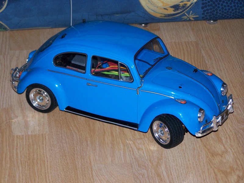 Zwar auch ein VW, aber wenigstens kein &amp;quot;Gerät Ohne Logische Funktion&amp;quot;.<br />drunter ist ein Tamiya M-Chassy (2WD Heckantrieb)<br />und gehört eigentlich meinem Paps und steht mitlerweile nurnoch im Regal .