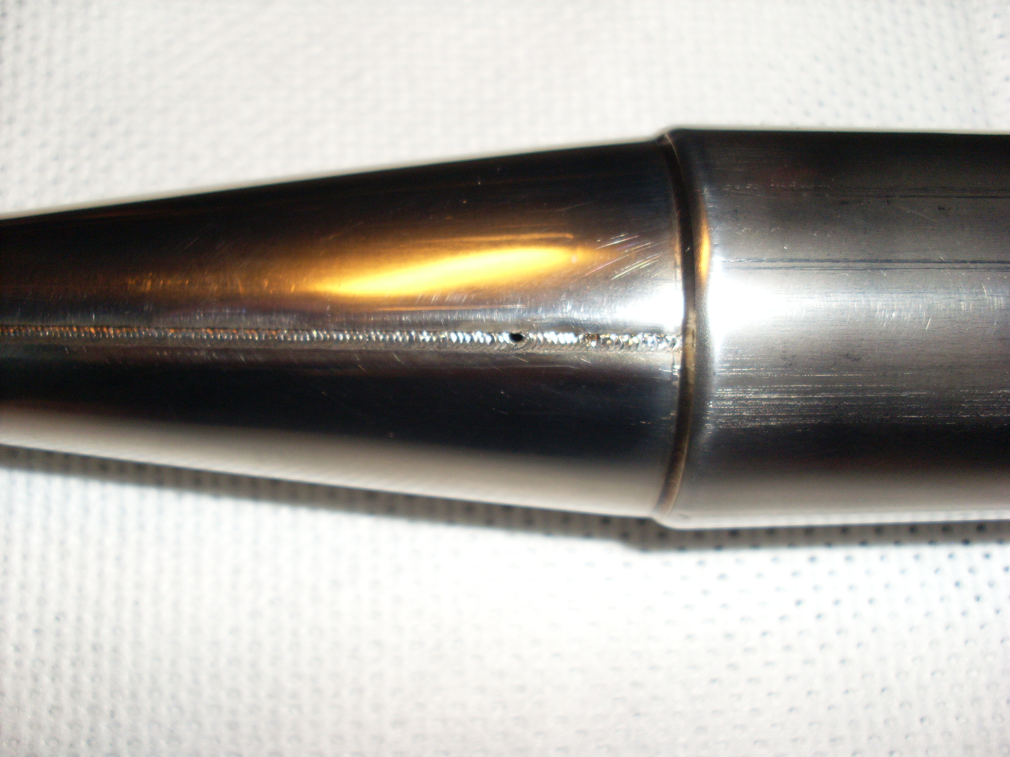 9.30 Uhr im Hangar!<br /><br />Seucht raus, ist laut und stört!<br />Zu einem richtigen Henseleit gehört nun einmal ein &amp;quot;Rocket-Pipe&amp;quot;!<br />Für mich auf jeden Fall.