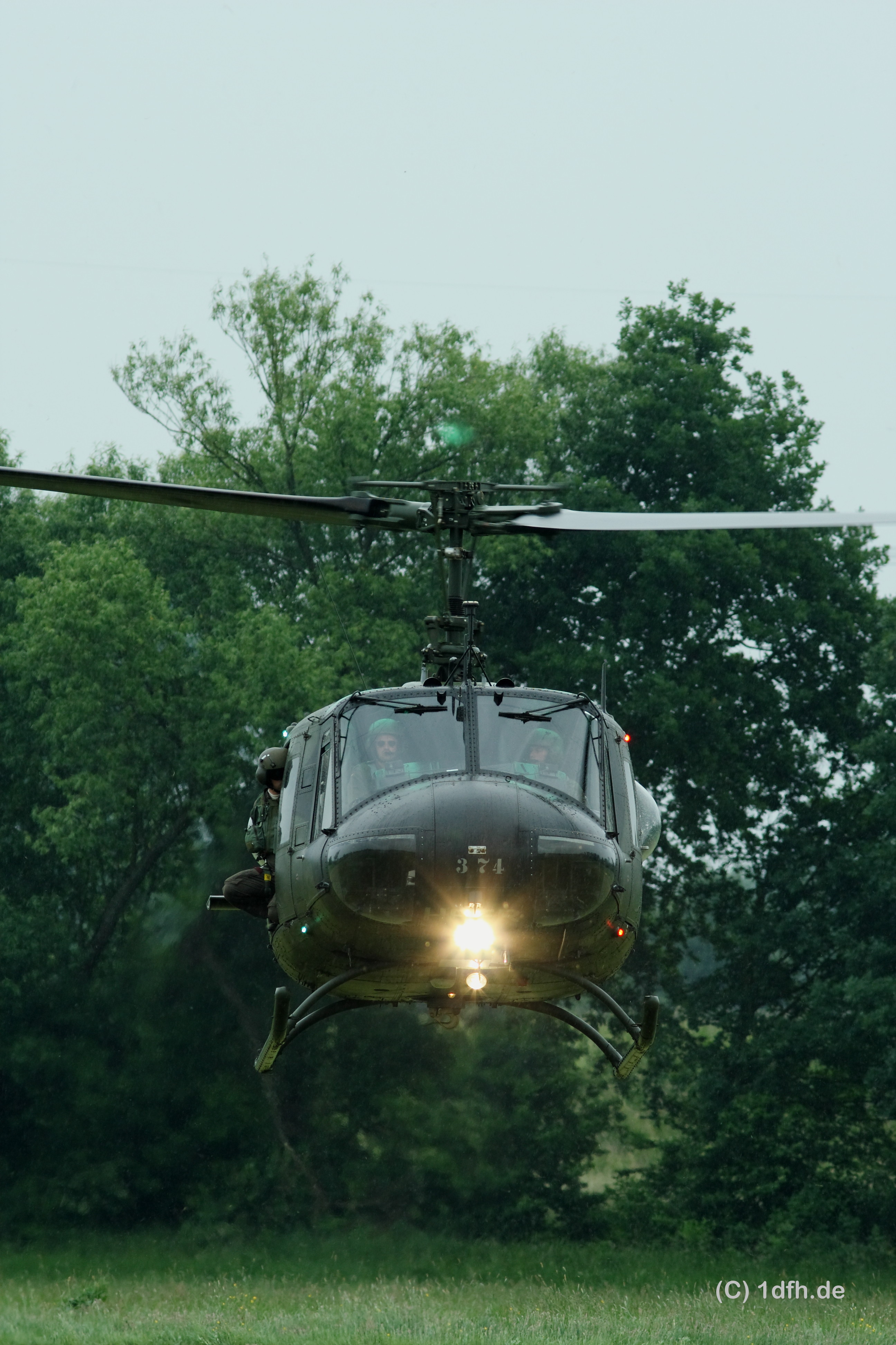 1dfh-uh1.jpg