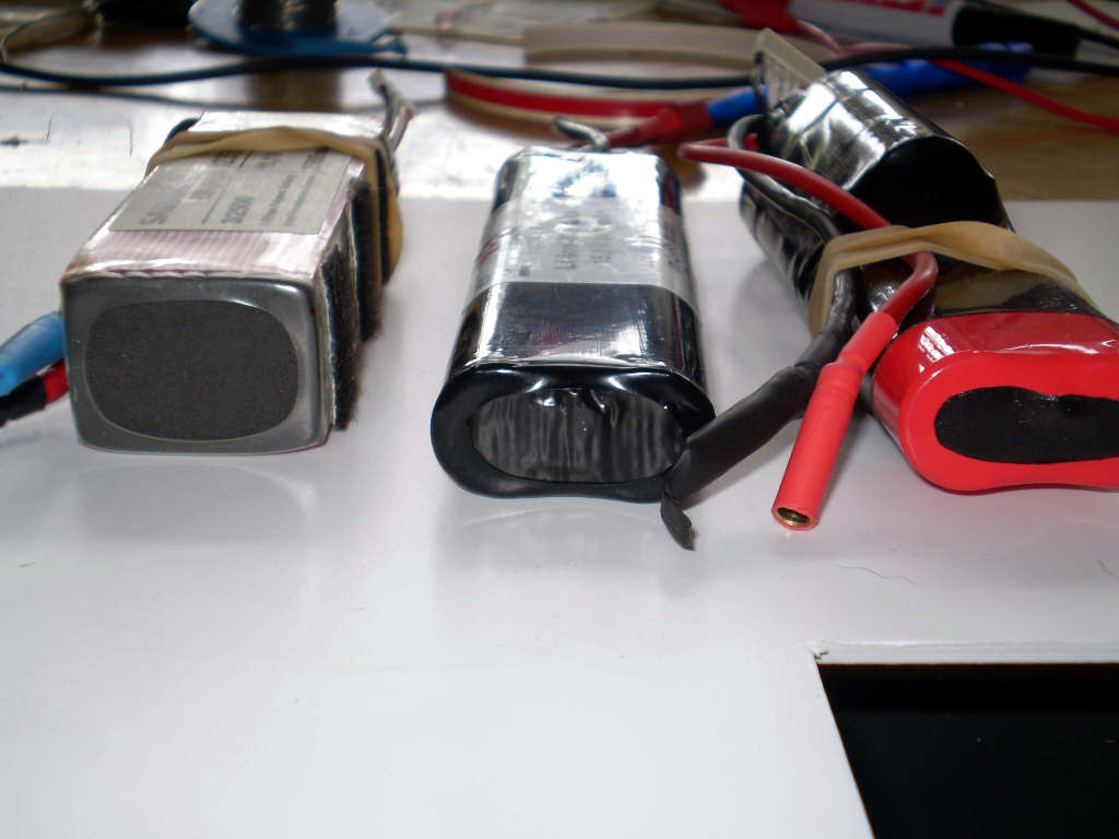 von links nach rechts : 3S Lipo / 4S FC-1400 / 5S A123-1100