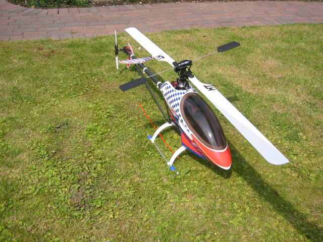 Raptor E550 seitlich links vorne.JPG