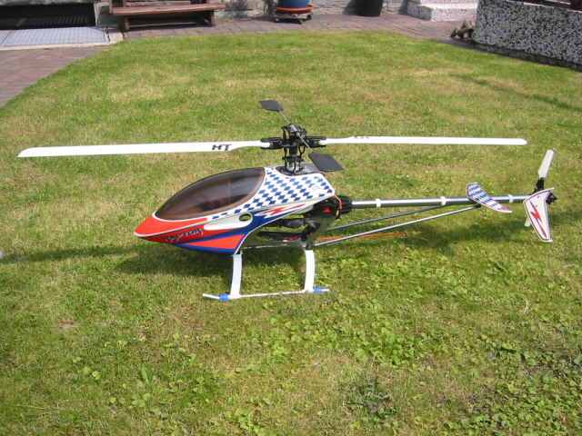 Raptor E550 seitlich links.JPG