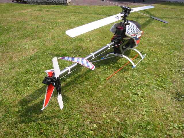 Raptor E550 seitlich rechts hinten.JPG