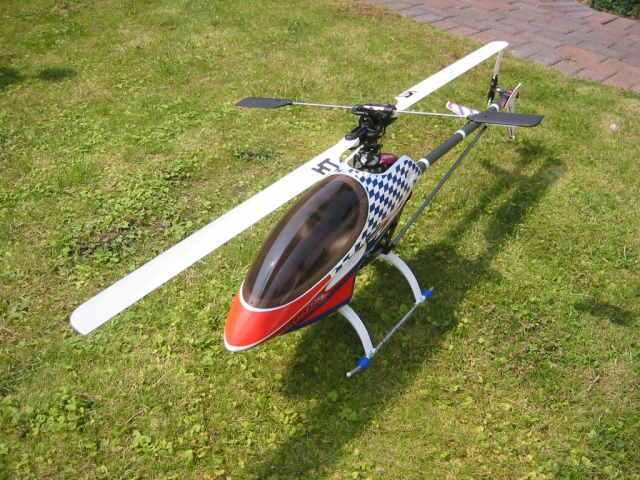 Raptor E550 seitlich rechts vorne.JPG