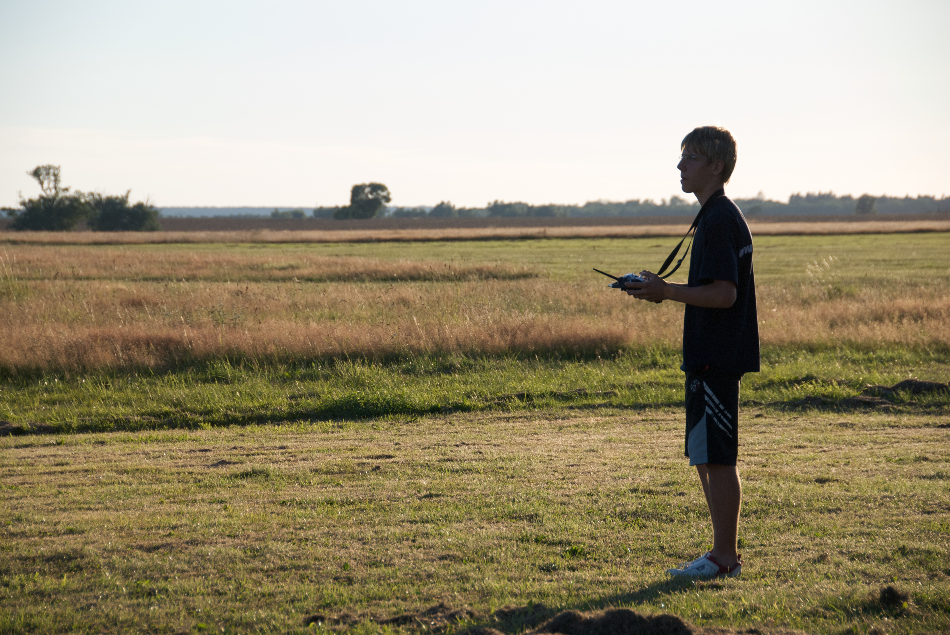 Jan (M3LON)  beim Flug in der Abendsonne