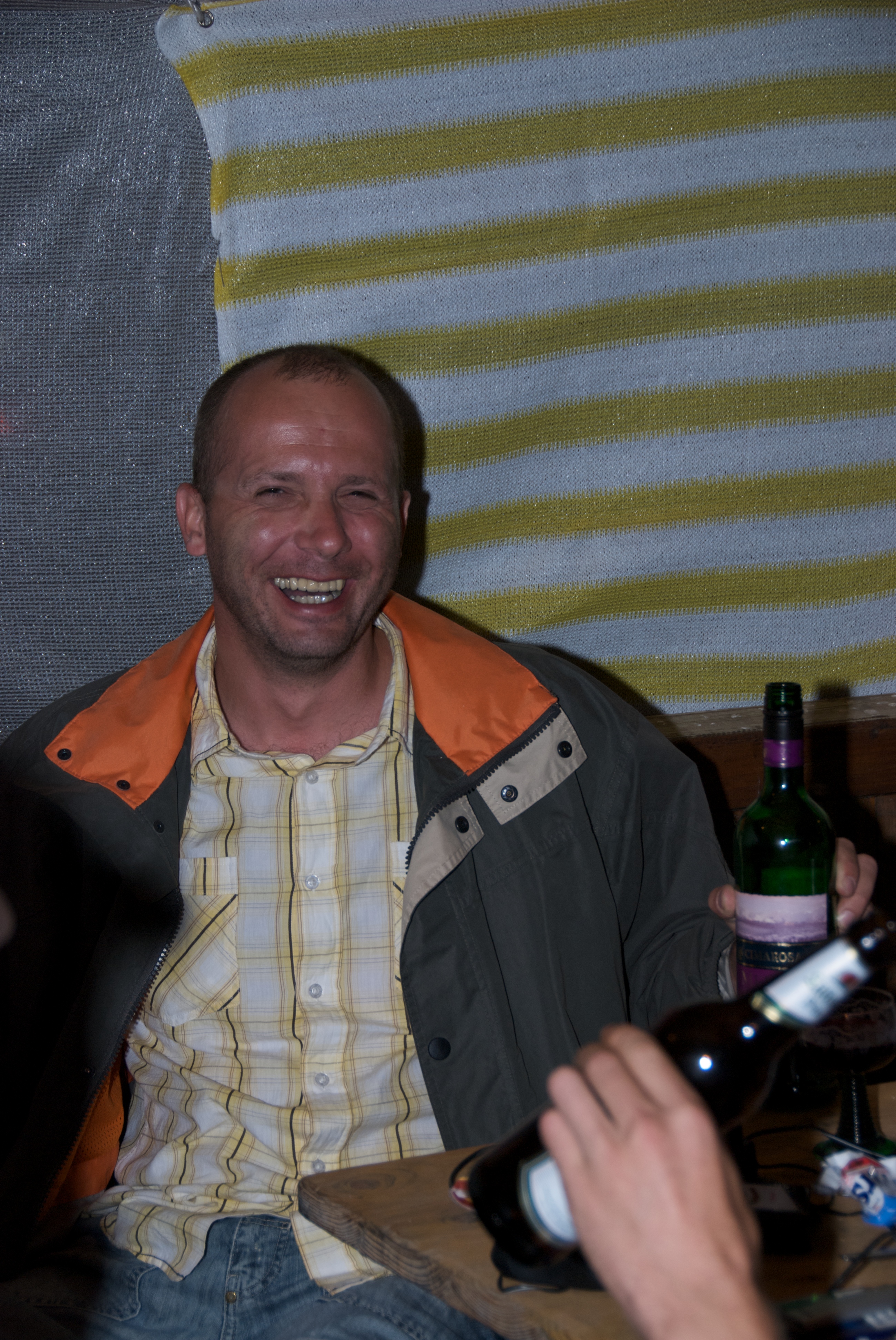 Name und NIck bitte!