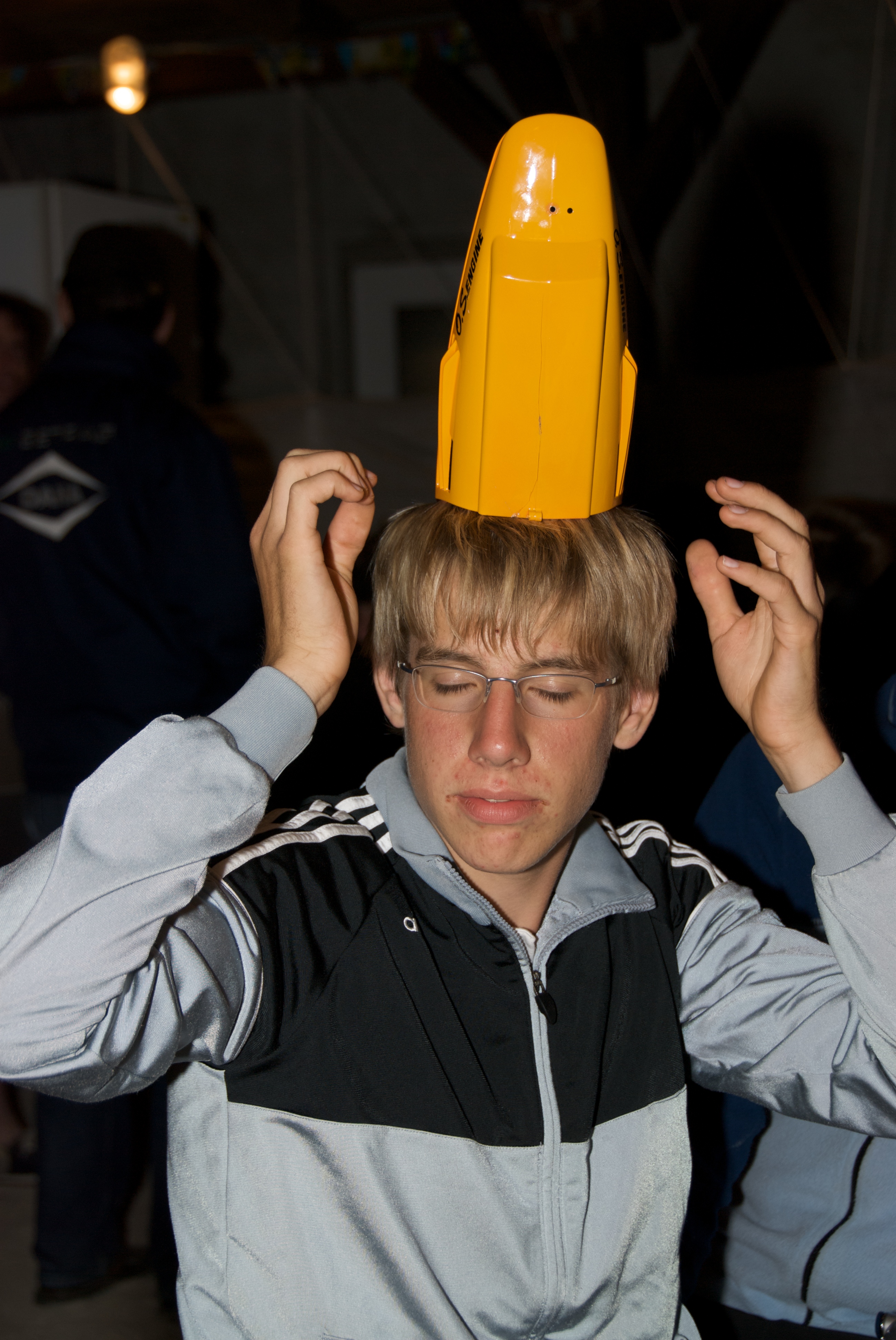 Jan (M3LON) bei der Anprobe)