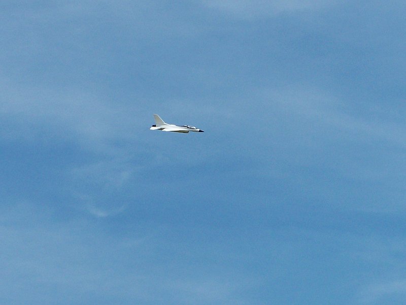 Die F16 in der Luft (nicht ganz so gut das Bild, aber da es wohl das einzige dieser Art ist ... )