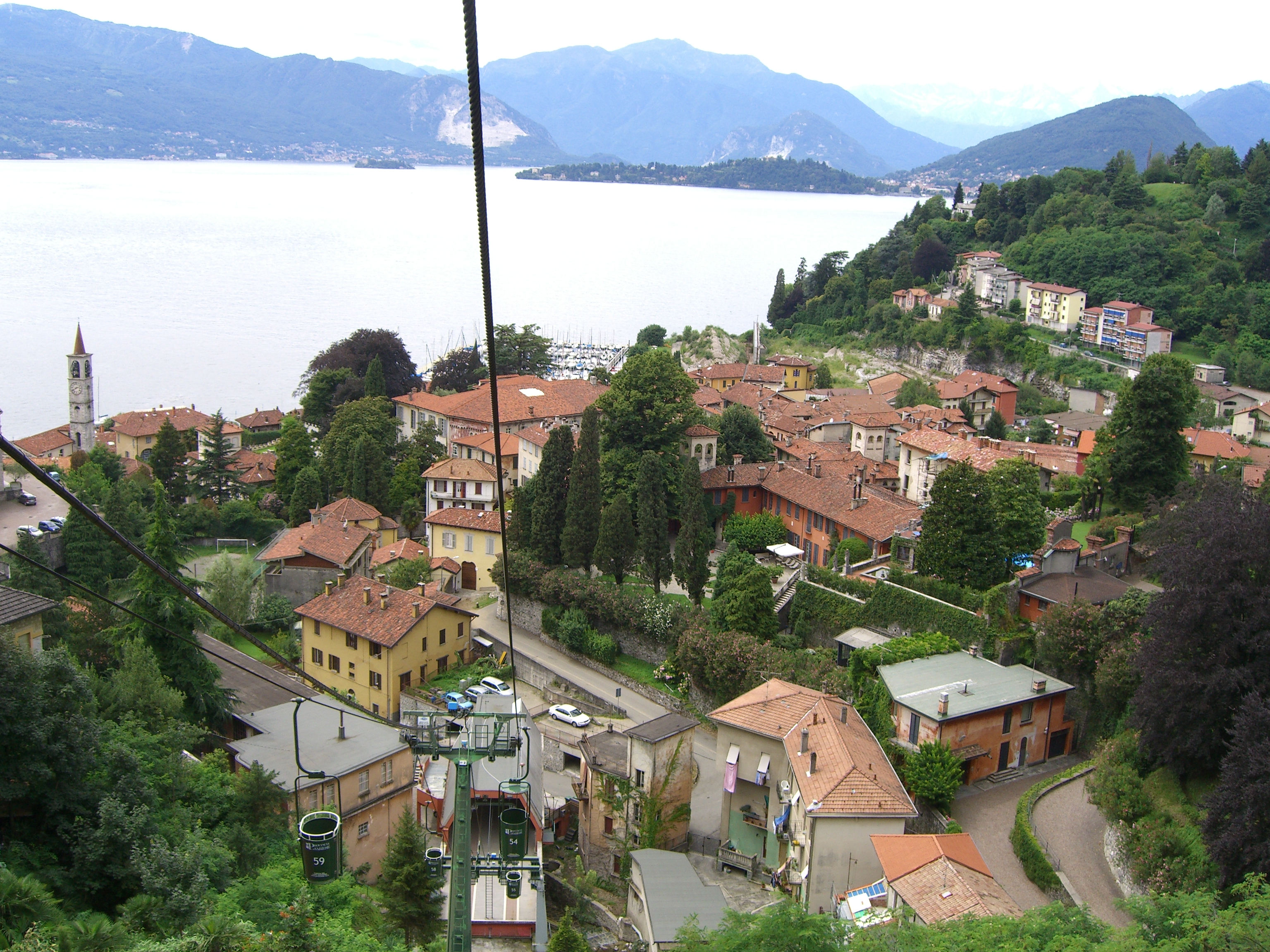 Laveno von etwas höher mit Blick nach Intra/Verbania auf der anderen Seite