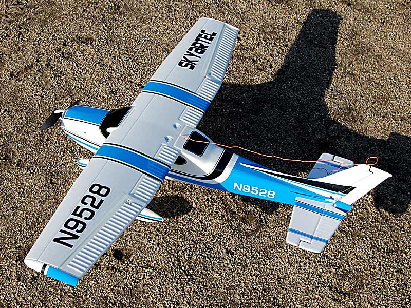 Die fertige Cessna auf dem Sportplatz