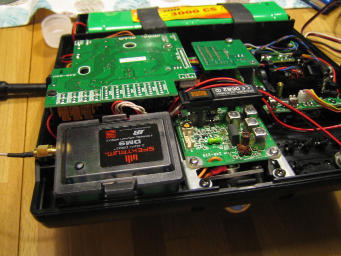 Modul noch im Kunststoffgehäuse neben dem noch eingebauten 35MHz Modul