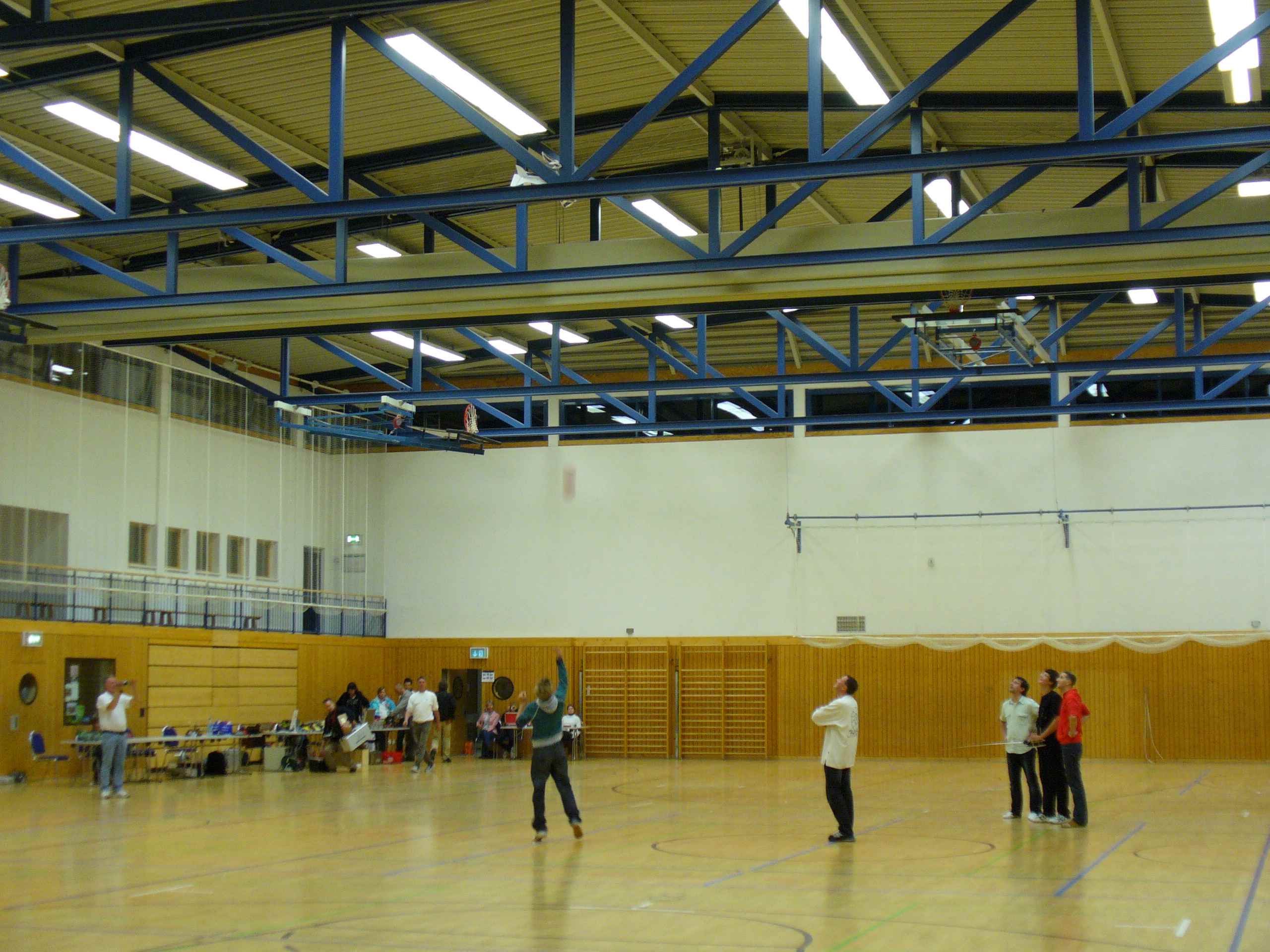 Shock Flyer unter dem Dach abgelegt