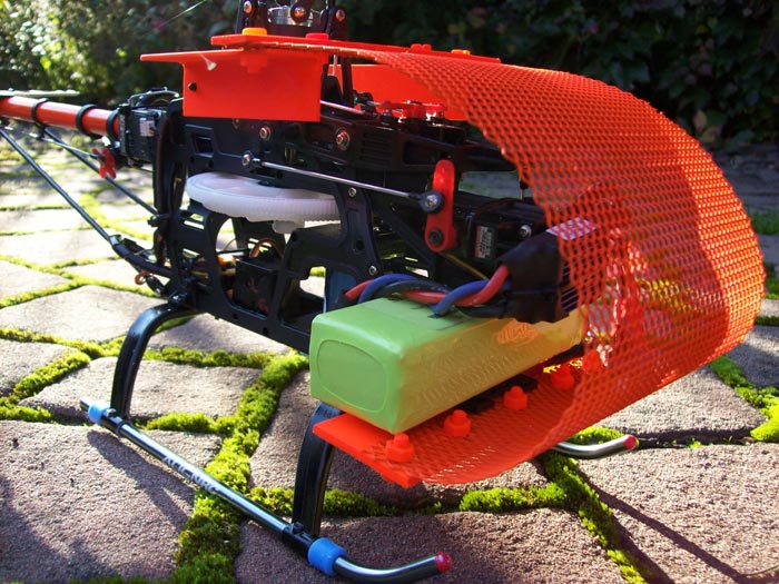 Flugtechnisch wahrscheinlich ein Boxenluder: hängt nur rum und sieht gut aus...