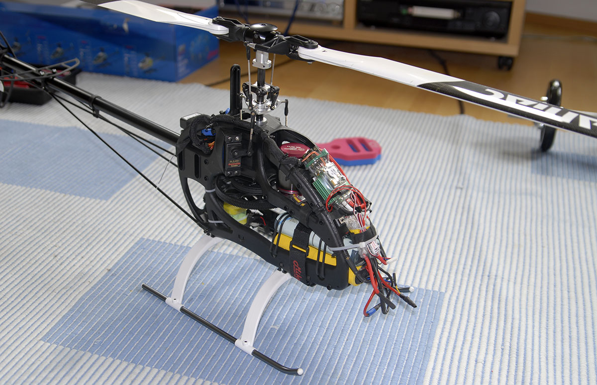 Testsetup mit Phoenix HV85, eLogger und 8s LiFe. Das HV UBEC befindet derzeit auf der Unterseite zwischen Akkus und Rahmen.