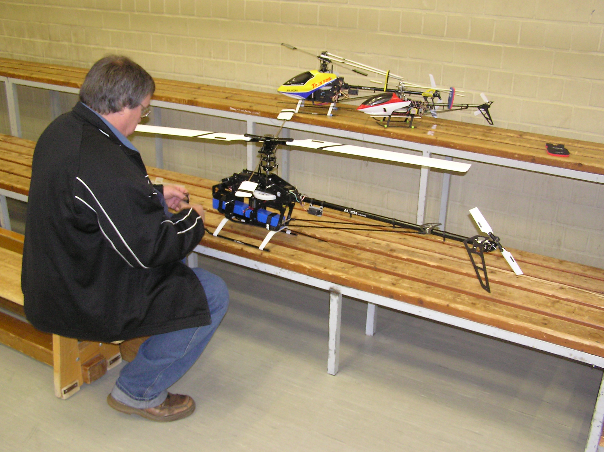 700er Rex Umbau auf Elektro, wegen Dummheit nit zum fliegen gekommen :-)