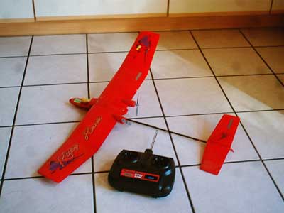 dieses Teil liegt schon ein paar Monate auf meinem Schrank.... Dat tut sogar fliegen!!