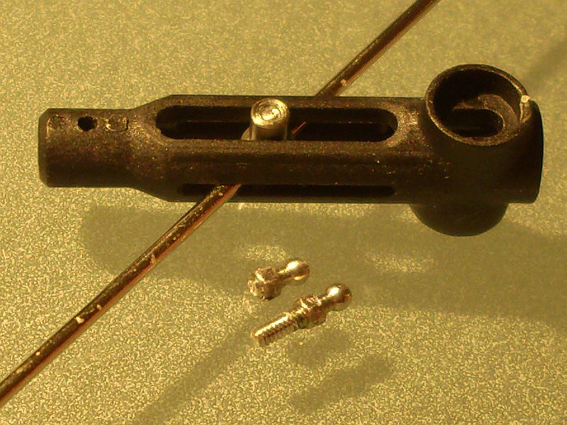 einfach abgedreht! Kann bloß ein Materialfehler sein. Die andere Kugel habe ich ganz leicht herausschrauben können