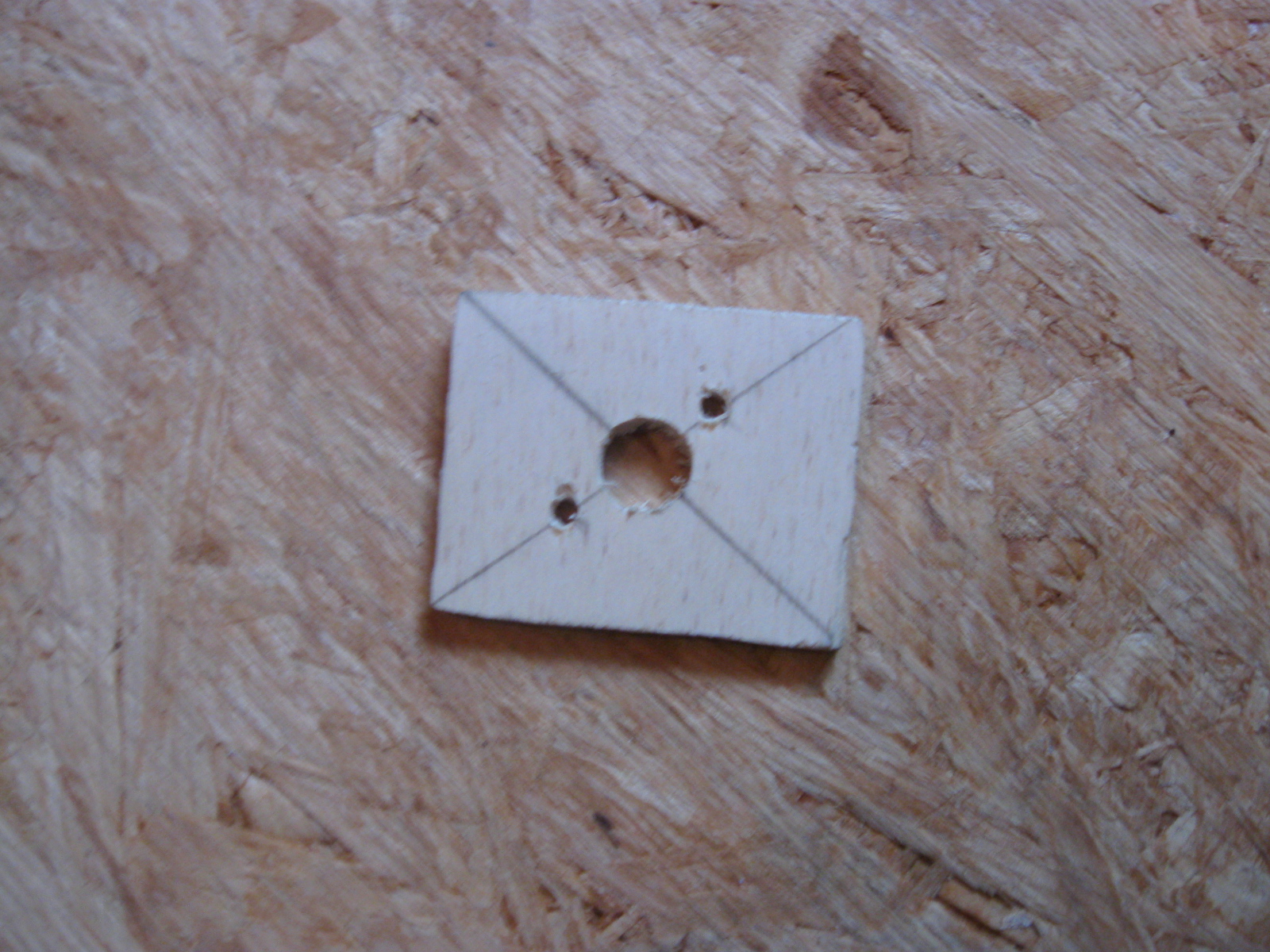 Motorträger..... das Loch in der Mitte ist weil die Welle hinten noch etw 1 mm rausschaut und sich logischerweis mitdreht.