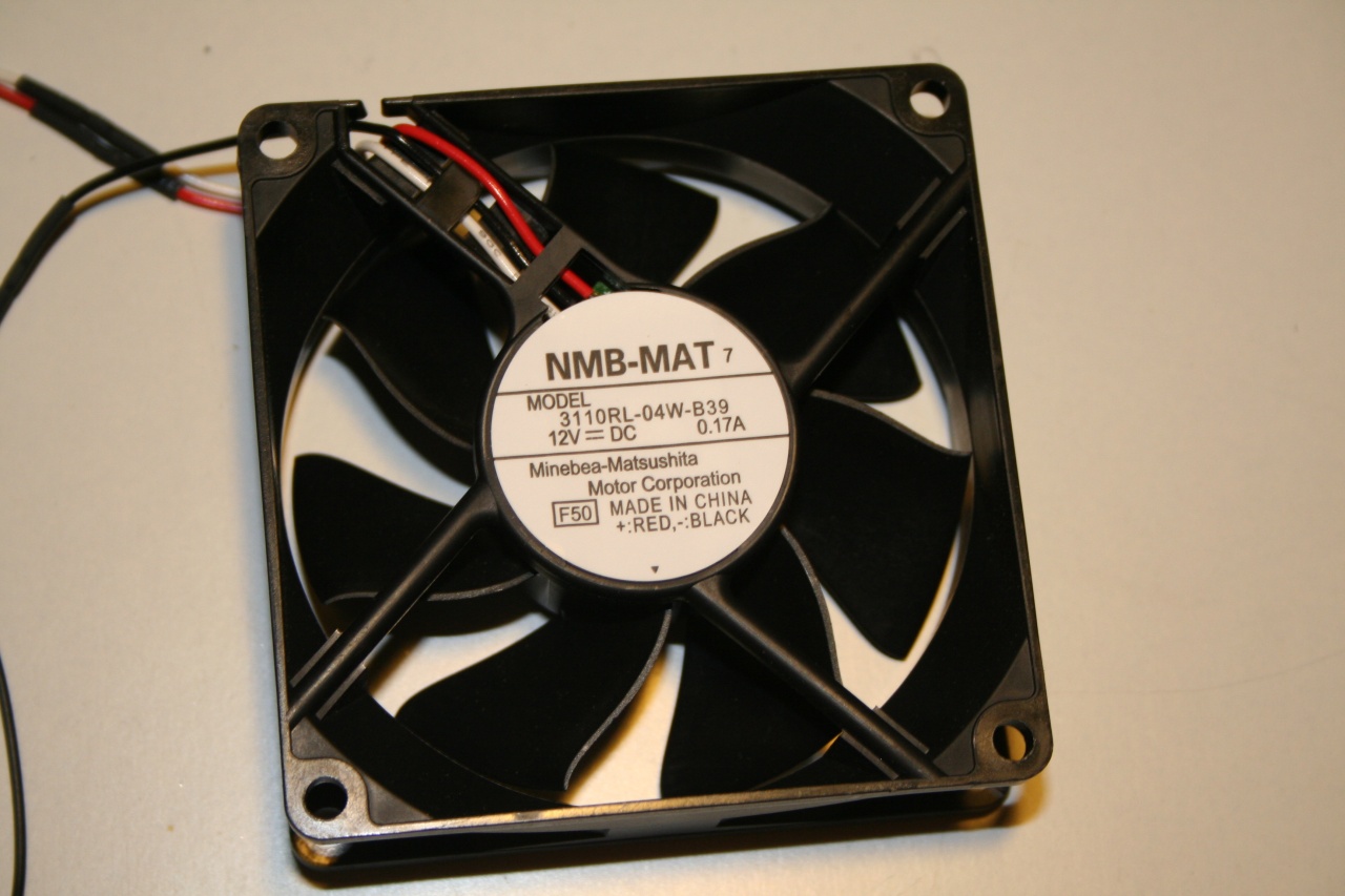 Naja, der Lüfter ist wohl nicht so das Hightech-Teil...