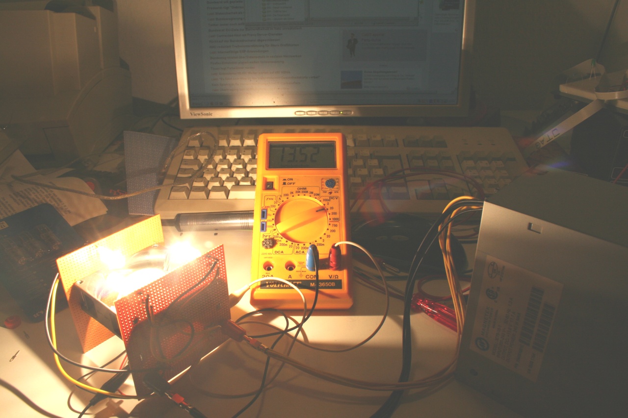...mit 3x 50W Lampen, Last 192W effektiv, Ausgangsspannung 13,52V