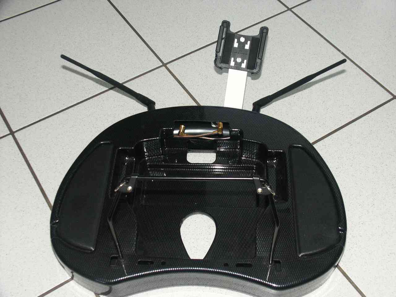 Senderpult mit Antennen und PDA-Halterung