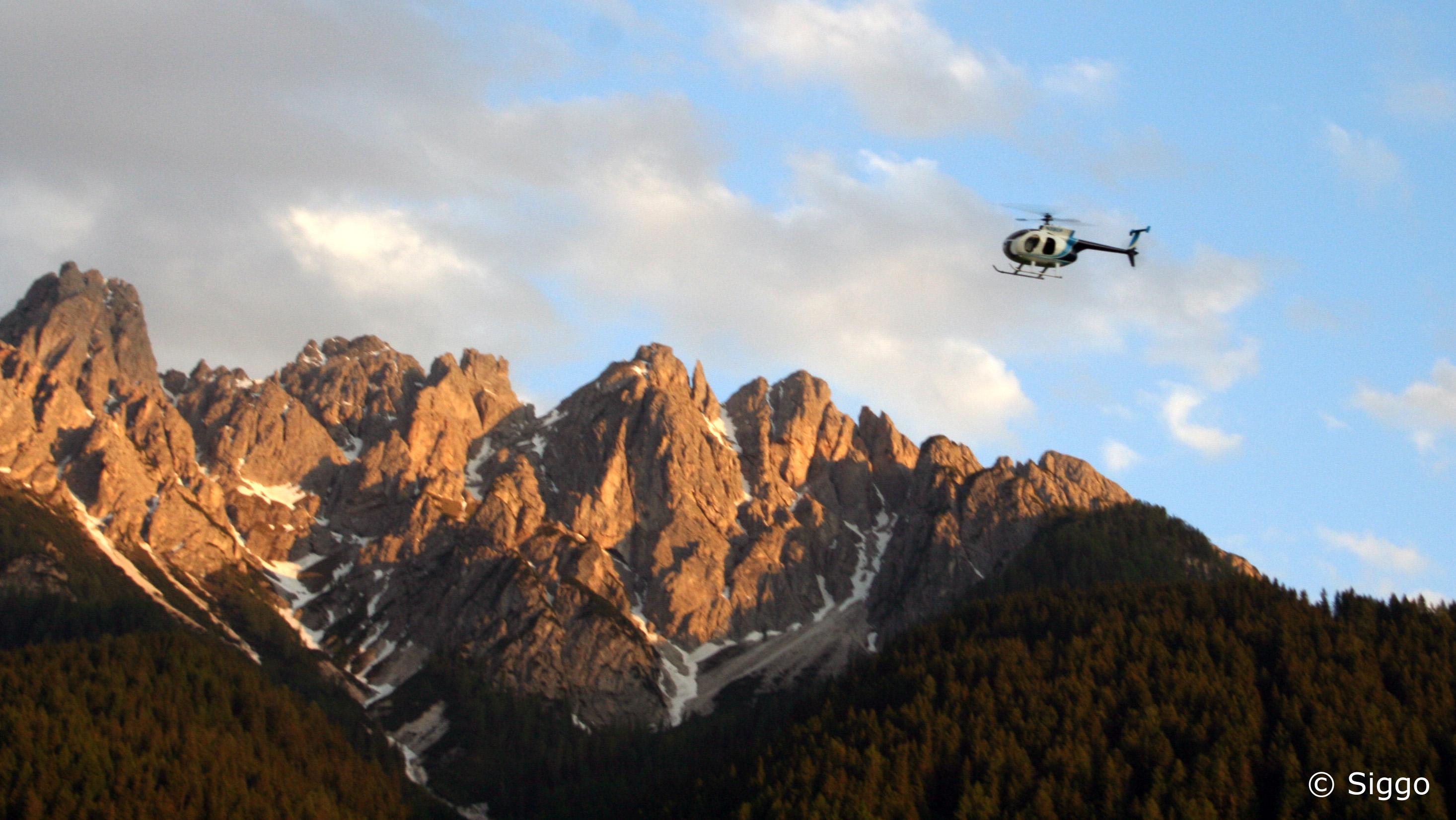 Heli in den Bergen.jpg