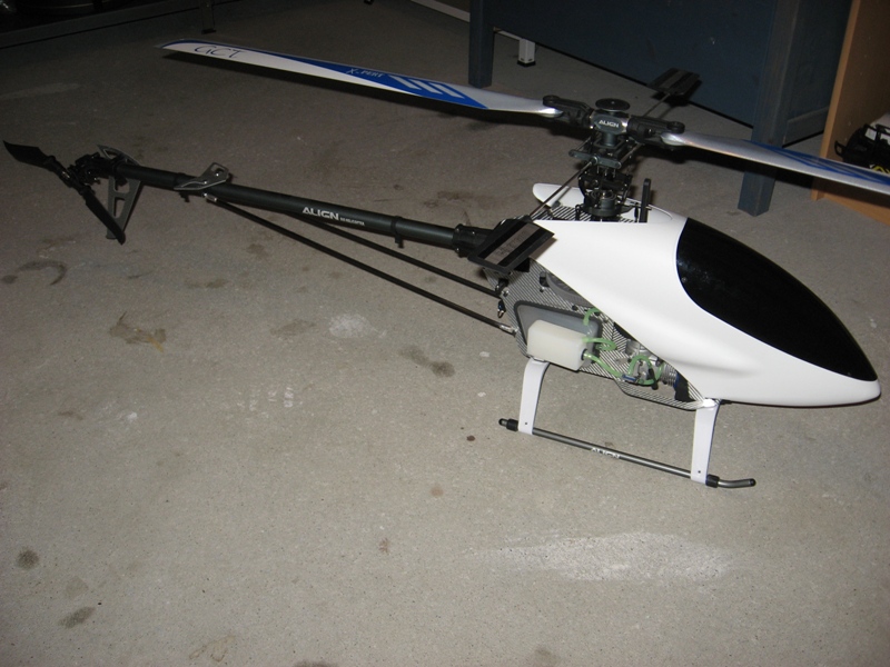 Rex mit Motor, Dämpfer, S3152, Futaba/Align-servohörner, GCT X-pert 600 Rotorblätter. Zerlege ich auch gerne :-)