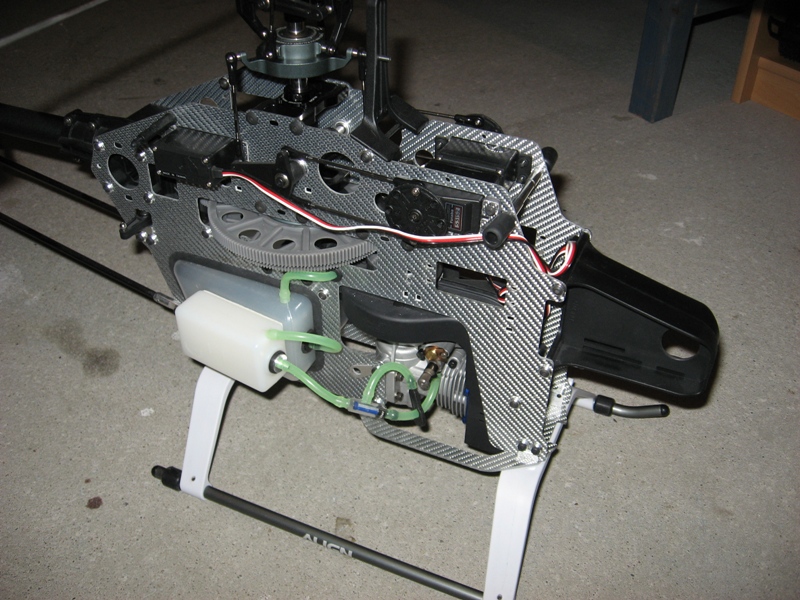 Rex mit Motor, Dämpfer, S3152, Futaba/Align-servohörner, GCT X-pert 600 Rotorblätter. Zerlege ich auch gerne :-)
