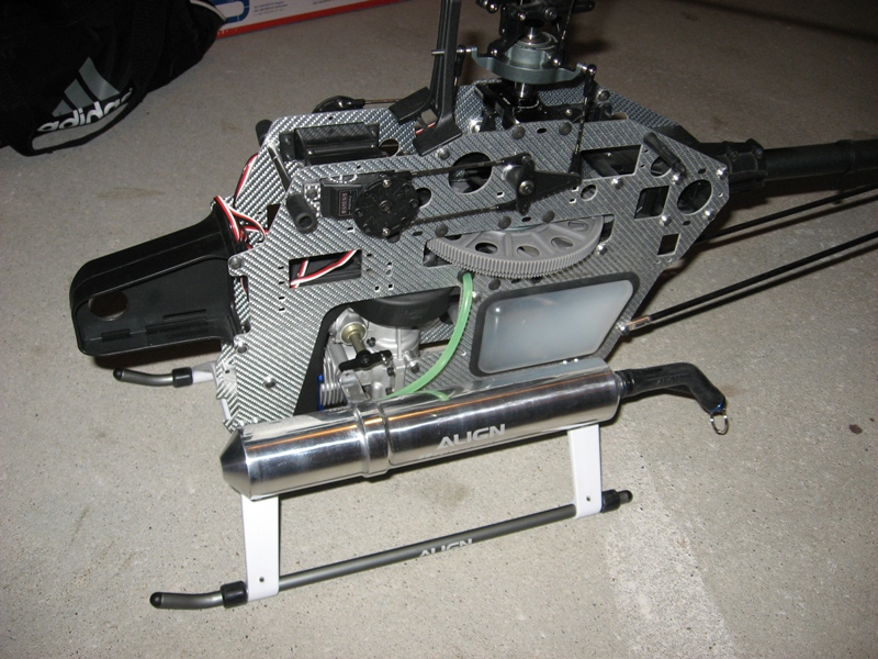 Rex mit Motor, Dämpfer, S3152, Futaba/Align-servohörner, GCT X-pert 600 Rotorblätter. Zerlege ich auch gerne :-)