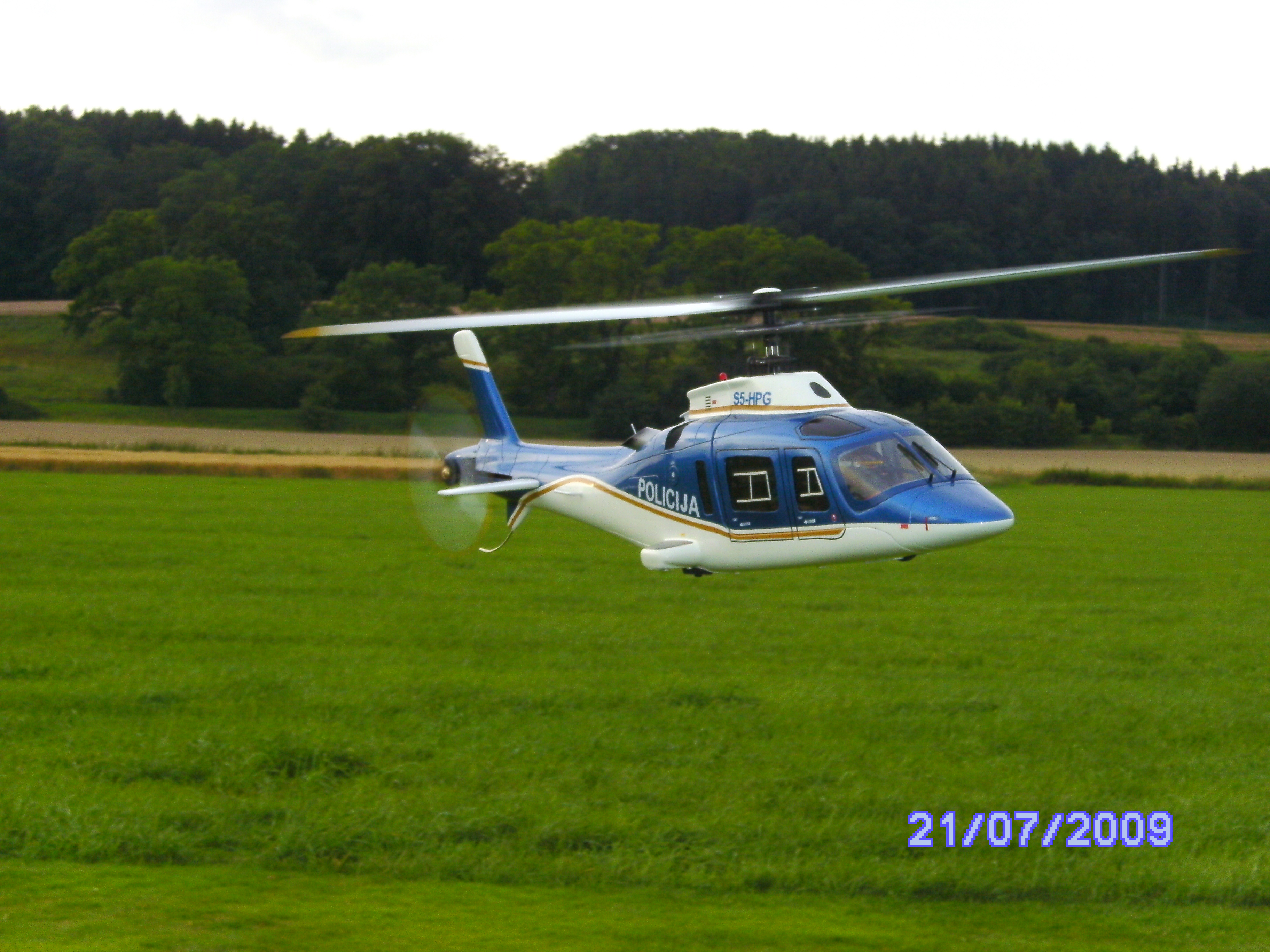 A-109 , BK-117 am 22.7.09 007.jpg