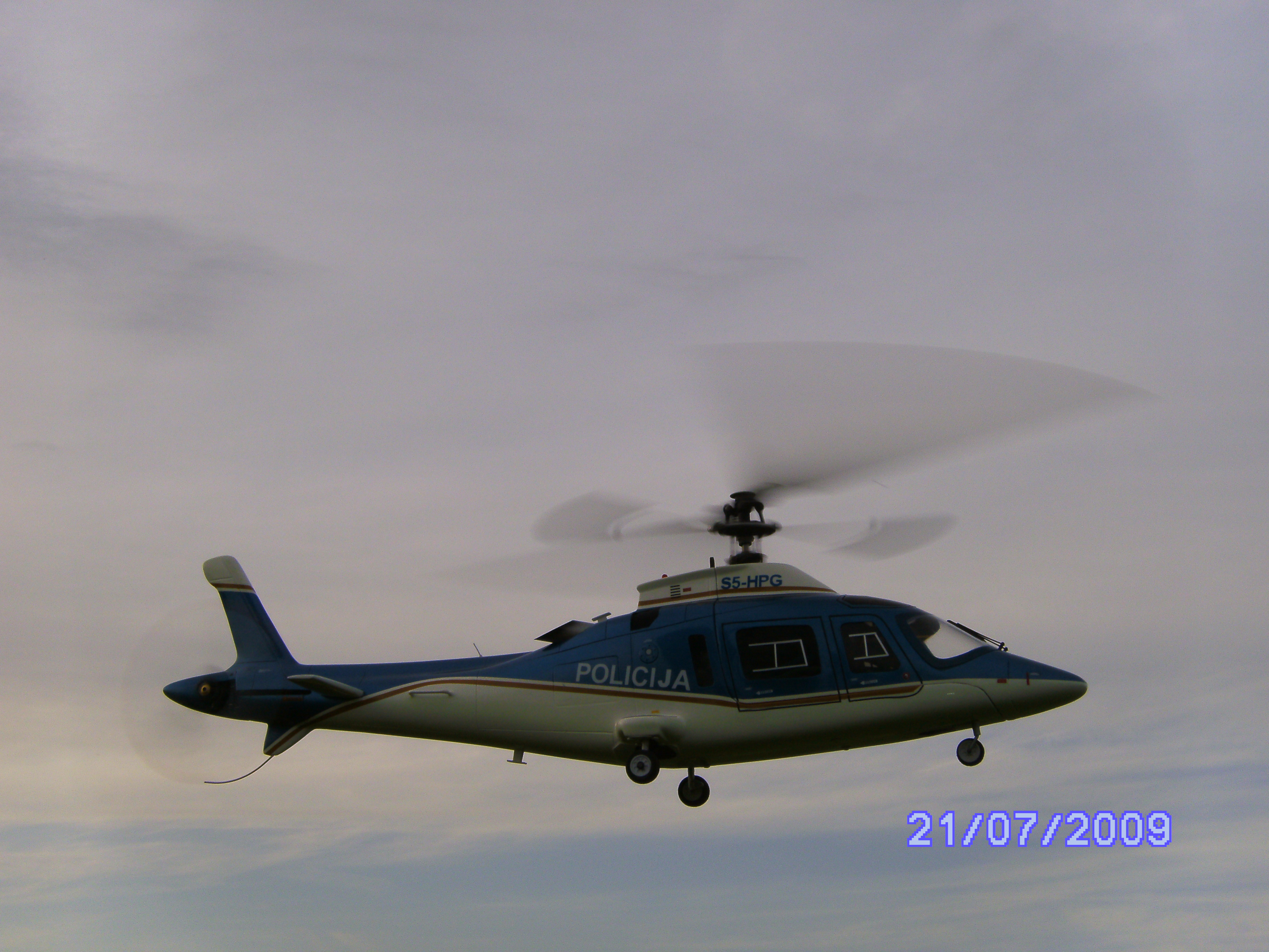 A-109 , BK-117 am 22.7.09 012.jpg