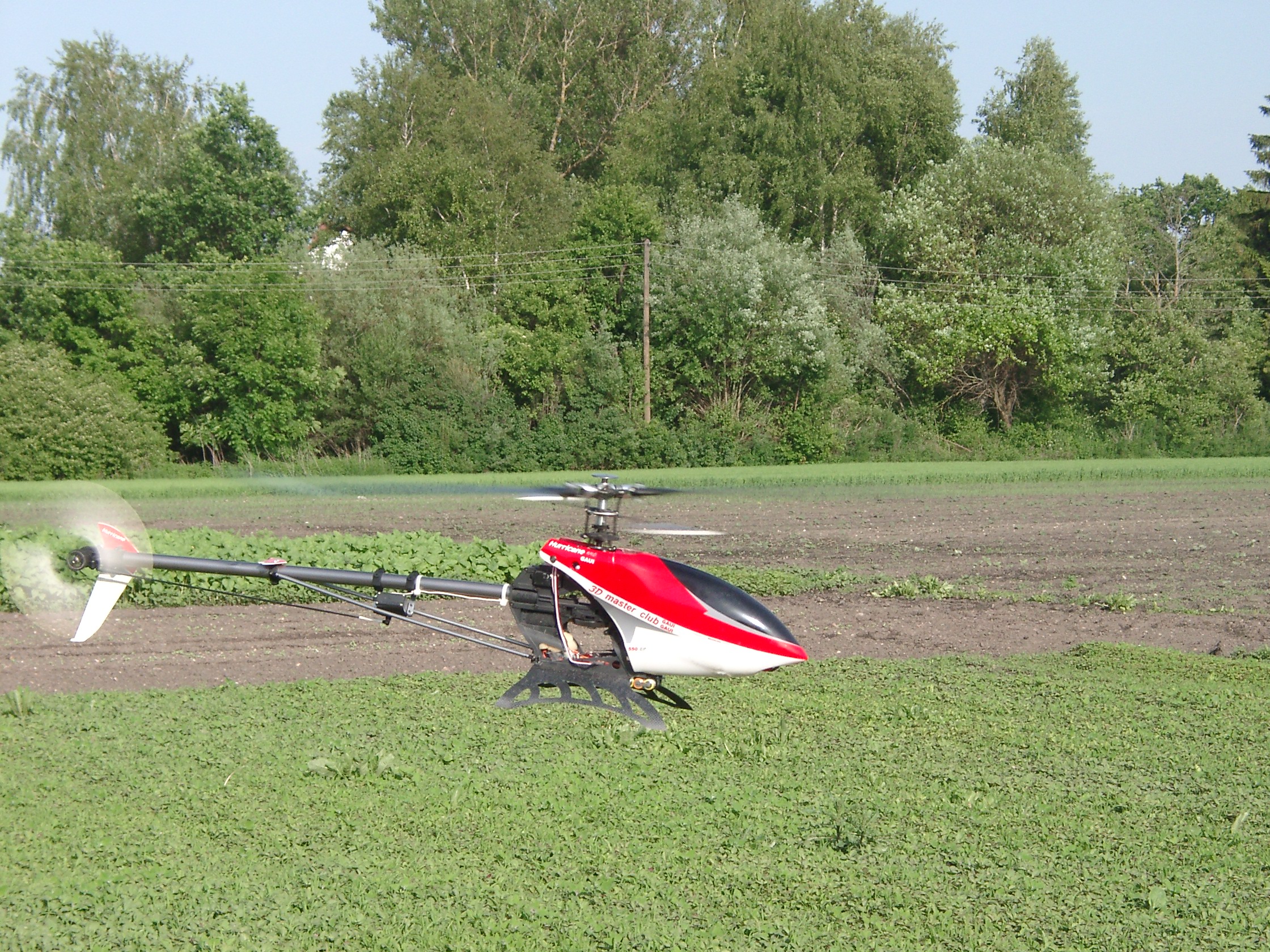 Hurricane im Flug (Haube jetzt noch etwas schlechter und Heckblätter getauscht)