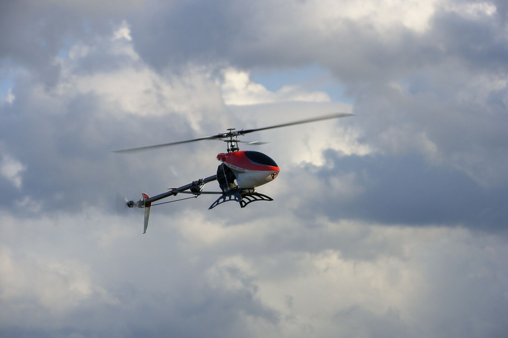 Hurricane im Flug (Haube jetzt noch etwas schlechter und Heckblätter getauscht)