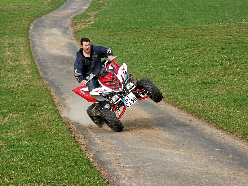 Billy mit Raptor