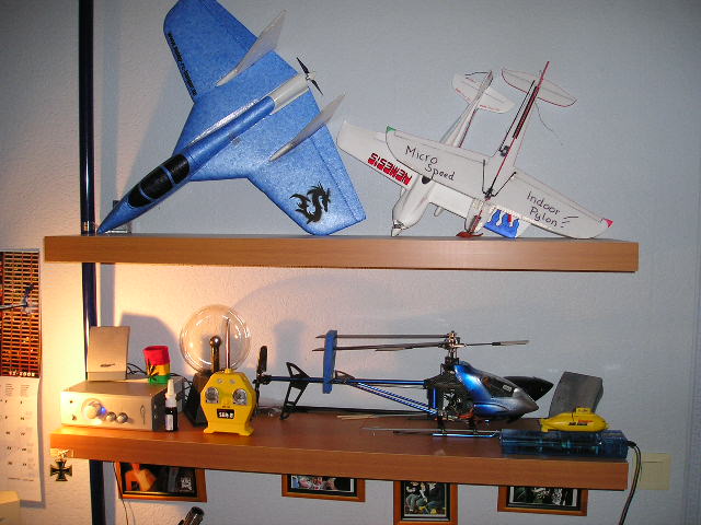 oben: MicroJet, Graupner Nemesis, Rennflo(h) indoor-pylon
<br />Unten: Protach ZoomPro und Mini-Shark (U-boot :D)