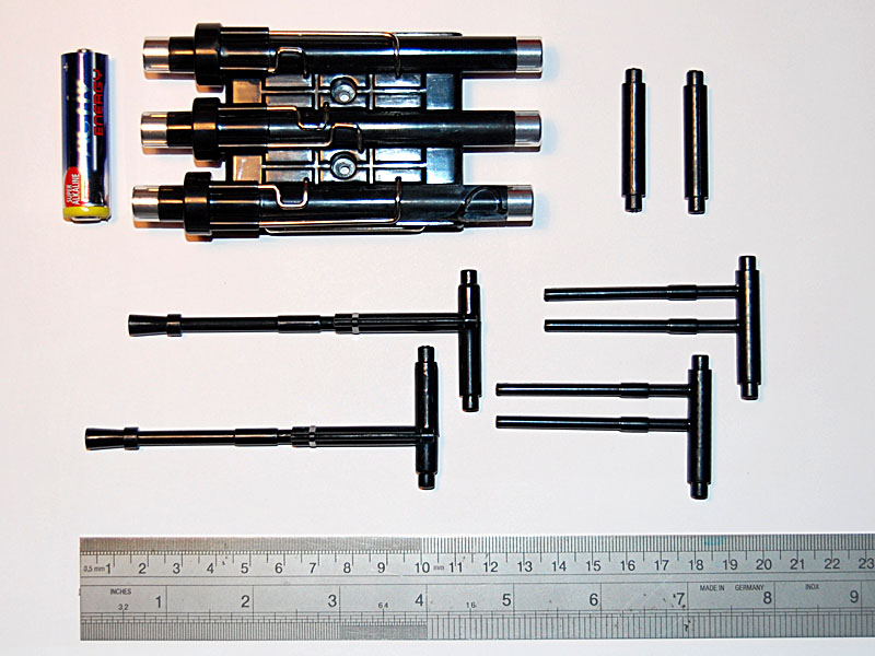 Als Größenvergleich liegt da eine Mignon-Zelle (AA-Batterie)