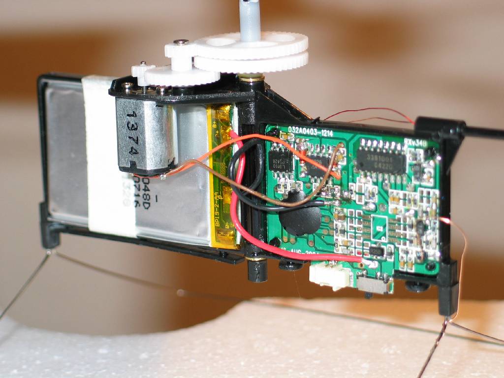 Das &amp;quot;Herzstück&amp;quot;: 1ne Zelle, 2 Motörchen und 'n bischen Elektronik.