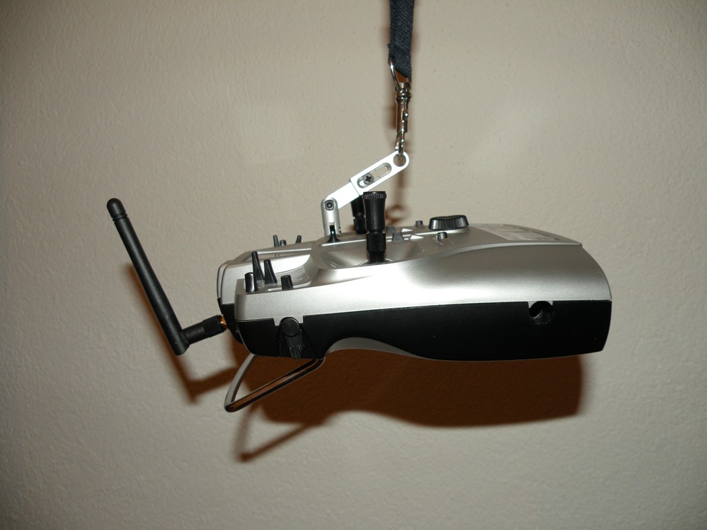 Die ganze Anlage im Gleichgewicht (Übrigens die 35 MHZ Antenne (Fischerrute) findet in der seitlichen Aufnahme immer noch Platz.